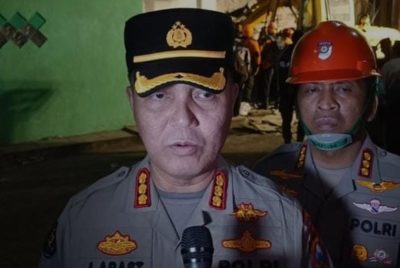 Polda Jatim Bantu Evakuasi Korban Runtuhnya Bangunan Pesantren di Sidoarjo