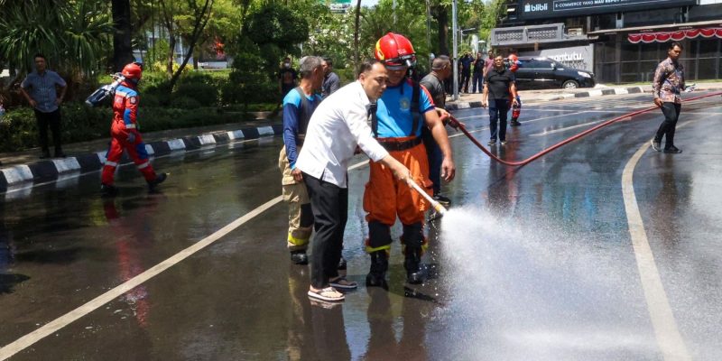 Wali Kota Eri Cahyadi Pimpin Pembersihan Surabaya Pasca Aksi Massa