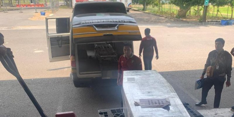Ambulans Gratis Polres Gresik Antar Jenazah Pahlawan Devisa Asal Desa Lowayu ke Rumah Duka