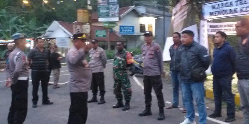 Kapolsek Prigen Pimpin Apel Pengamanan Panggung Hiburan dan Doa Bersama: Kegiatan Berjalan Aman dan Tertib