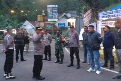 Kapolsek Prigen Pimpin Apel Pengamanan Panggung Hiburan dan Doa Bersama: Kegiatan Berjalan Aman dan Tertib