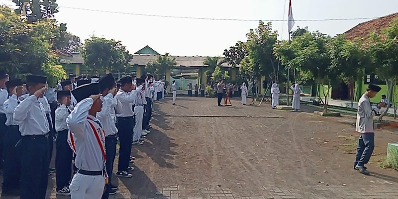 Kapolsek Wonorejo Jadi Pembina Upacara di SMK Al Hidayah, Ingatkan Bahaya Kenakalan Remaja