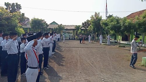Kapolsek Wonorejo Jadi Pembina Upacara di SMK Al Hidayah, Ingatkan Bahaya Kenakalan Remaja