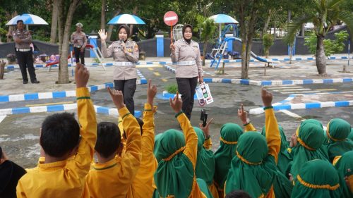 Satlantas Polres Bangkalan Ajak SDIT Nurul Rohmah Sadar Tertib Berlalulintas