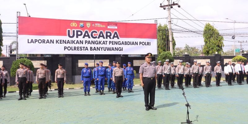 Kapolresta Banyuwangi Anugerahkan Kenaikan Pangkat Pengabdian