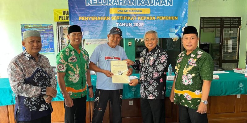 Kelurahan Kauman Bagikan 100 Sertifikat Tanah Program PTSL Tahap Pertama Tahun 2025
