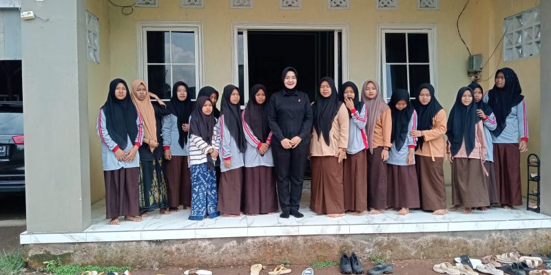 Satresnarkoba Polres Pasuruan Sosialisasikan Bahaya Narkoba di Ponpes Al-Hamziyah Wonorejo