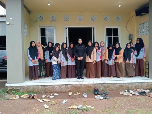 Satresnarkoba Polres Pasuruan Sosialisasikan Bahaya Narkoba di Ponpes Al-Hamziyah Wonorejo