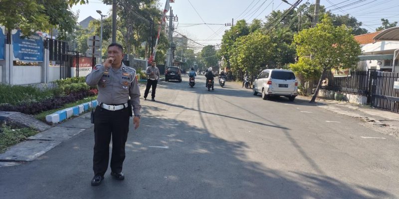 Satlantas Polrestabes Surabaya Tertibkan Calo di Sekitar Satpas Colombo dan Jalan Ikan Kerapu
