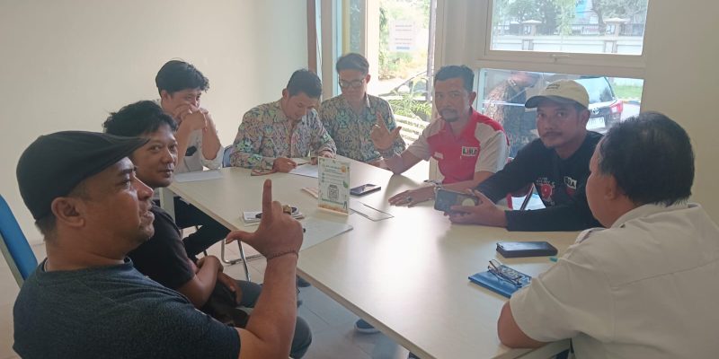 Tim LSM LIRA Audensi dengan SDA BBWS Brantas Surabaya Terkait Dumping Limbah yang Dibuang Bantaran Sungai