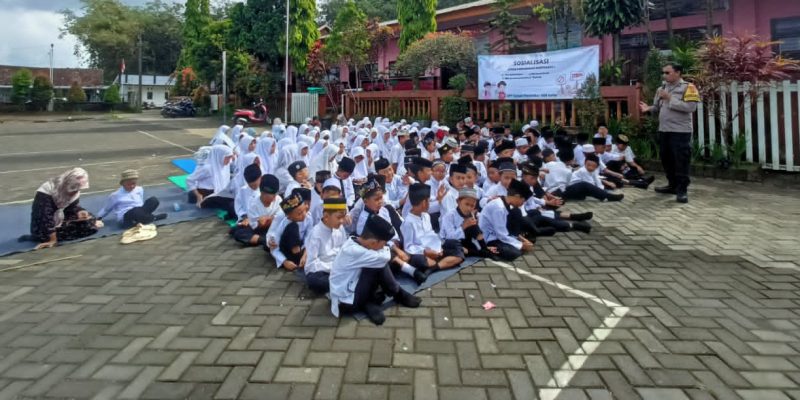 POLSEK PURWODADI GELAR SOSIALISASI GERAKAN ANTI-BULLYING DI SDN GERBO I