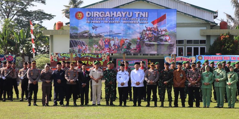 Perkuat Sinergitas, Wakapolres Musi Rawas Hadiri Upacara HUT TNI ke-80, Serta Berikan Nasi Tumpeng ke Kodim 0406 Lubuklinggau