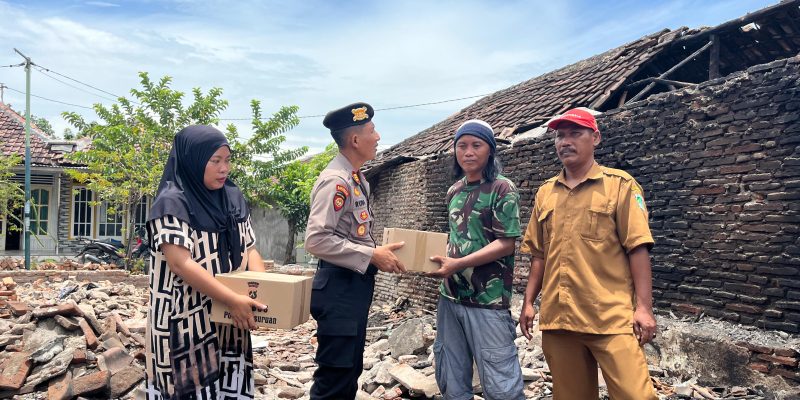 Polres Pasuruan Salurkan Bantuan untuk Korban Musibah Kebakaran di Rembang