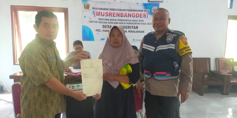 253 Sertifikat PTSL Diserahkan ke Warga Kayugeritan, Polsek Karanganyar Lakukan Monitoring Ketat