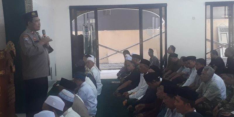 Polres Pasuruan Ajak Jamaah Jaga Ukhuwah Lewat Cooling System Safari Jumat