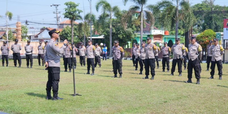 Siap Kawal Keamanan Desa, Bhabinkamtibmas Polres Batang Digemblen