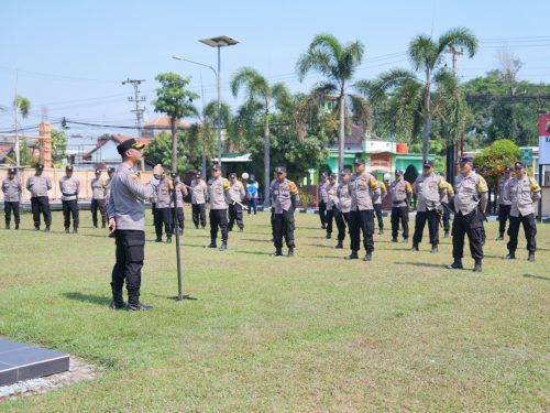 Siap Kawal Keamanan Desa, Bhabinkamtibmas Polres Batang Digemblen
