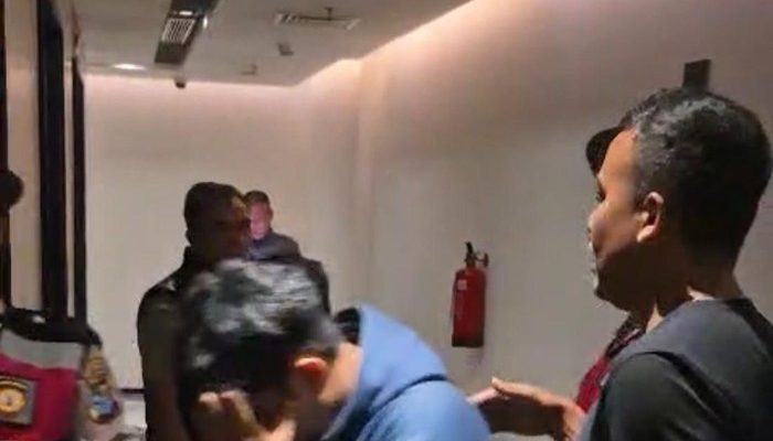 Polisi Gerebek Pesta Seks Sesama Jenis di Hotel Surabaya, 34 Pria Diamankan
