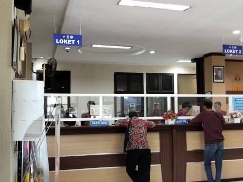 Diduga Ada Pungli di Loket Satu Samsat Sidoarjo Kota, Masyarakat Keluhkan Transparansi Pelayanan
