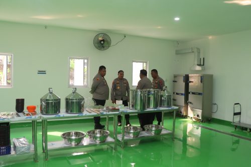 Irwasda Polda Jatim dan Kapolres Pasuruan Tinjau SPPG Polri Wonorejo