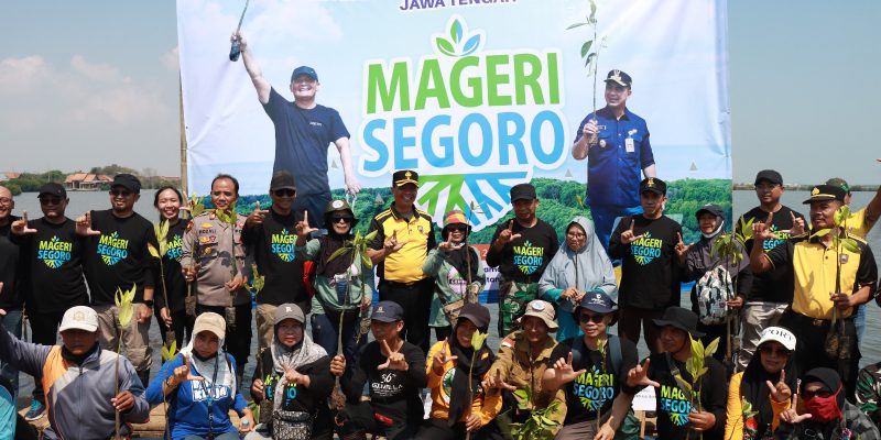 Pemkab Batang bersama TNI Polri Tanam Ribuan Mangrove Cegah Abrasi