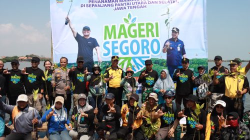 Pemkab Batang bersama TNI Polri Tanam Ribuan Mangrove Cegah Abrasi