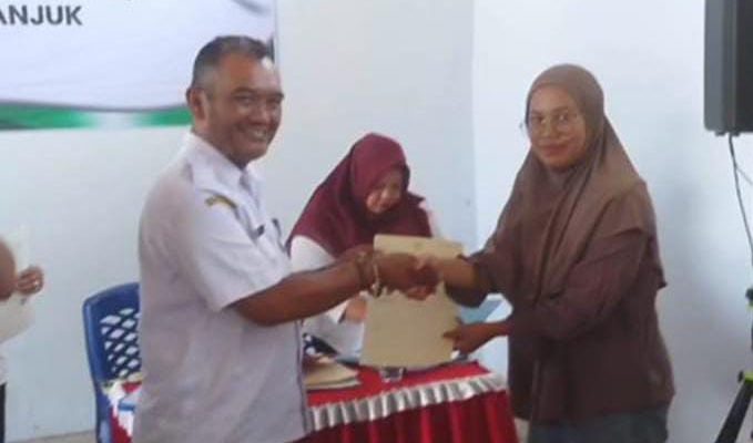 Kelurahan Kedondong dan BPN Nganjuk Serahkan Sertifikat Tanah Program PTSL 2025