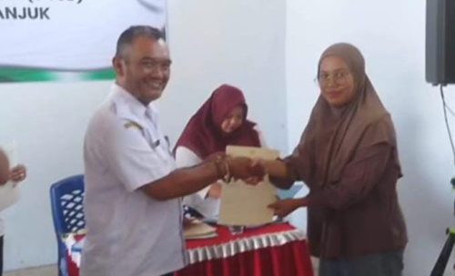 Kelurahan Kedondong dan BPN Nganjuk Serahkan Sertifikat Tanah Program PTSL 2025
