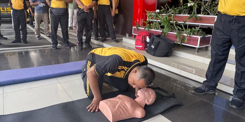 Dokkes Polres Batang Bekali Anggota Teknik Penyelamatan Nyawa dengan Prinsip 3A dan ABC