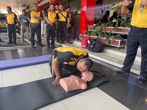 Dokkes Polres Batang Bekali Anggota Teknik Penyelamatan Nyawa dengan Prinsip 3A dan ABC