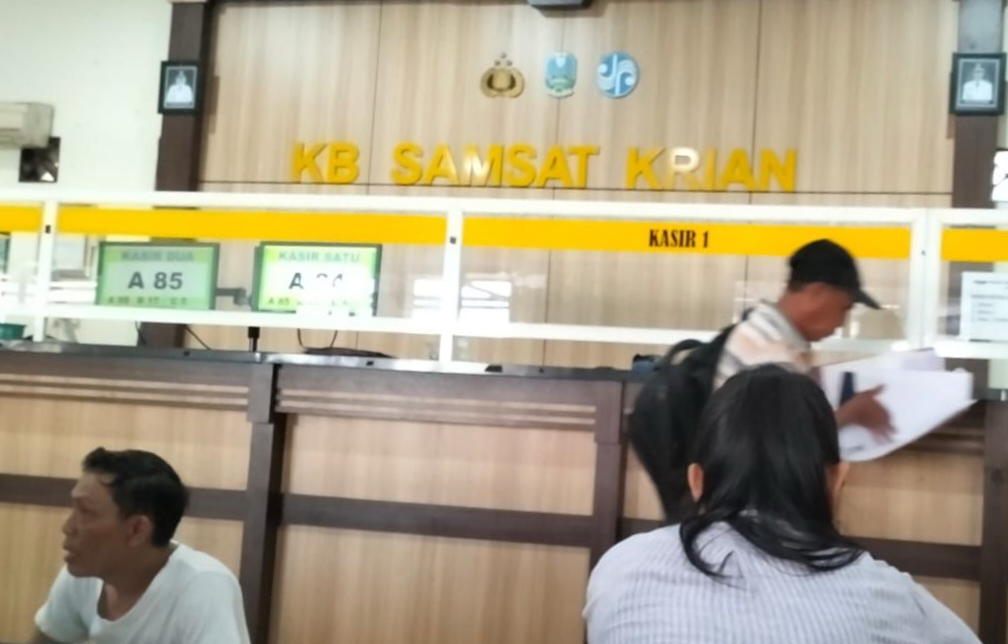 Dugaan Pungli di Samsat Krian Sidoarjo: Indikasi Kolusi dan Tantangan Reformasi Layanan Publik di Daerah
