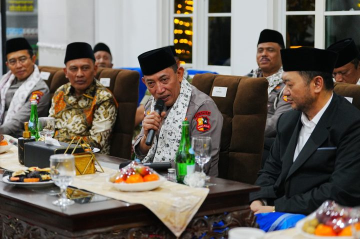 Kapolri Tekankan Jaga Persatuan-Kesatuan Saat Silaturahmi ke Ponpes An-Nur Malang