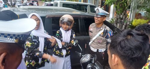 Operasi Zebra 2025, Satlantas Polres Pasuruan Tertibkan Kendaraan Pelajar di SMAN 1 Pandaan