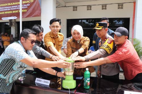 Bentuk Sinergitas, Wakili Kapolres Musi Rawas, Wakapolres Hadiri Pemusnahan Barang Bukti di Kejaksaan Negeri Musi Rawas