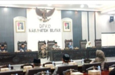 Paripurna APBD 2026: Bupati Blitar Serahkan Nota Keuangan, DPRD Siap Kaji Program Prioritas