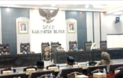 Paripurna APBD 2026: Bupati Blitar Serahkan Nota Keuangan, DPRD Siap Kaji Program Prioritas