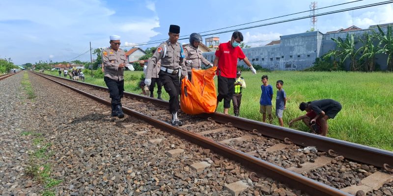 Kecelakaan di Rel Kasepuhan, Polisi Batang Amankan Lokasi dan Evakuasi Korban