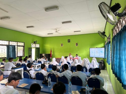 Satresnarkoba Polres Pasuruan Gelar Penyuluhan Bahaya Narkoba di SMPN 1 Rembang
