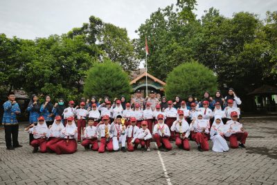 Satbinmas Polres Pasuruan Tanamkan Nilai Kebangsaan dan Karakter Positif kepada Pelajar SD dan SMP