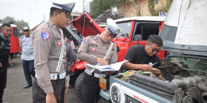 Jelang Nataru, Satlantas Pasuruan ‘Sidak’ Jeep Wisata Bromo
