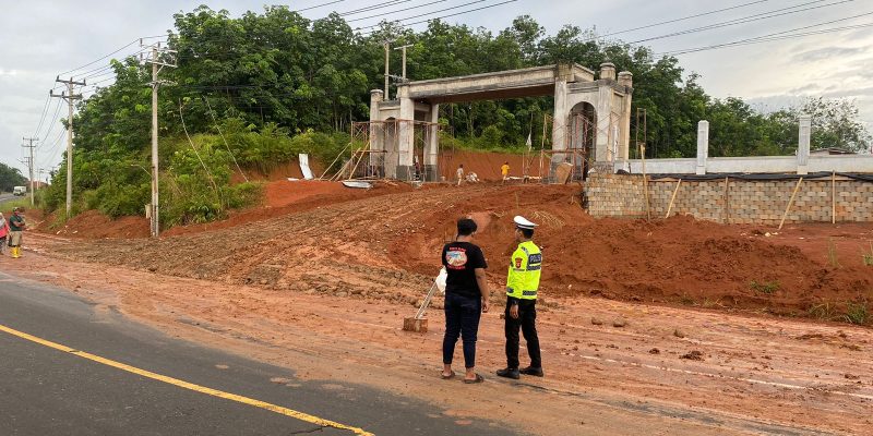 Cegah Lakalantas Akibat Material Proyek, Satlantas Polres Musi Rawas Imbau Pihak Kontraktor Lakukan Pembersihan