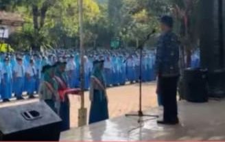 Peringati Hari Pahlawan, SMP Negeri 2 Mojo Gelar Upacara dengan Khidmat