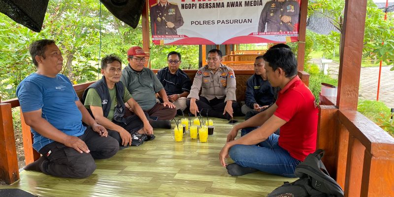 Ngopi Bareng Awak Media, Polres Pasuruan Ajak Wartawan Tangkal Hoaks