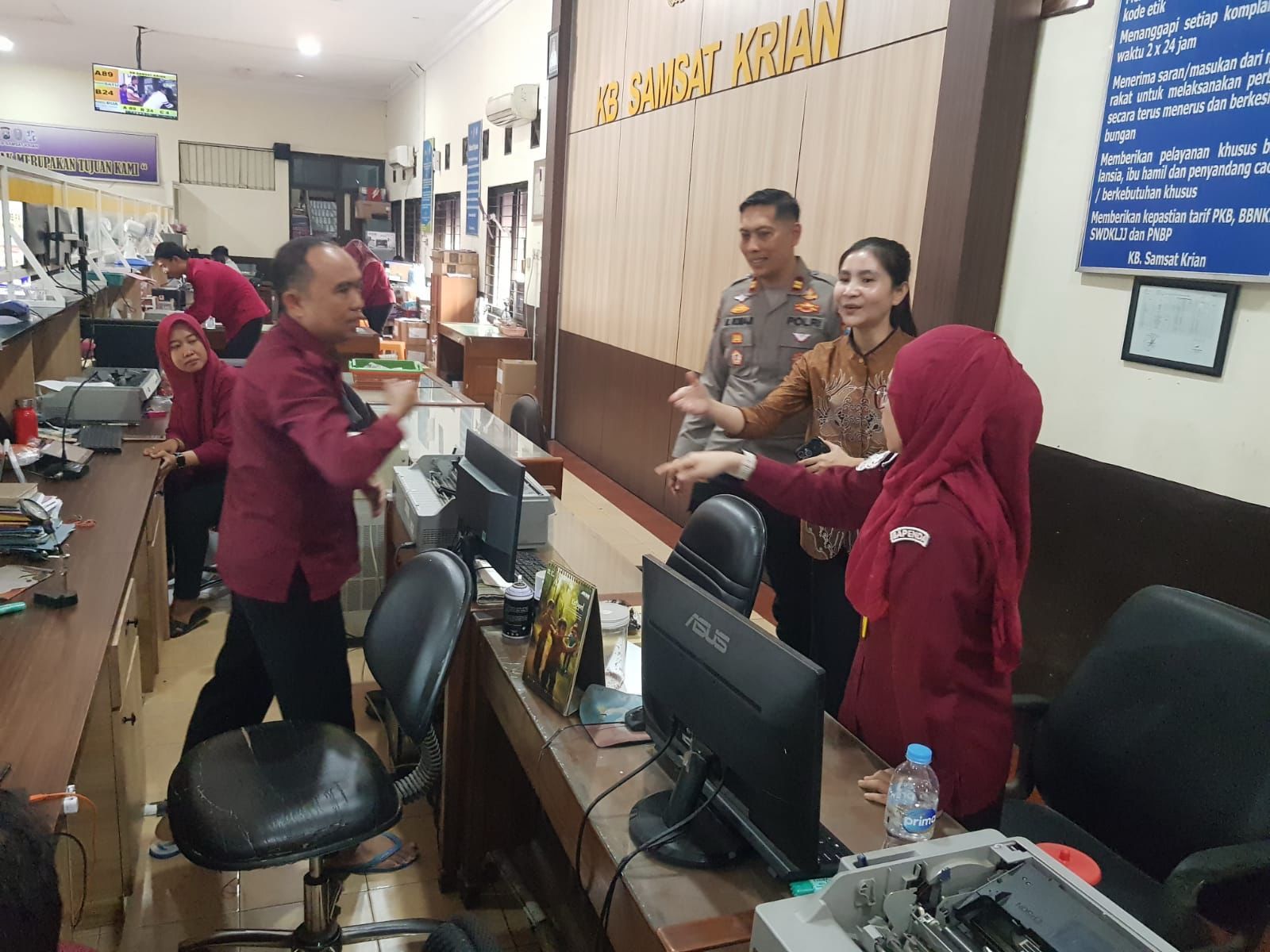 “IPTU Nisca Puspita Hia Mantapkan Reformasi Layanan Publik dalam Kunjungan Resmi ke Samsat Sidoarjo Barat”