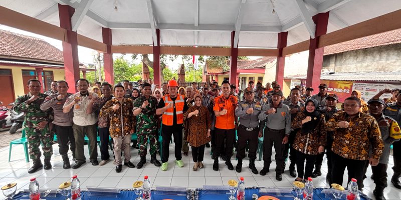 Ning Ita Launching Tim Siaga Bencana Kelurahan Prajuritkulon