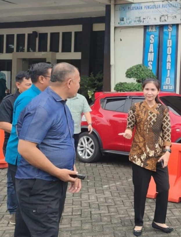 Kunjungan Perdana IPTU Nisca Puspita Hia di Samsat Sidoarjo kota, Tegaskan Pelayanan Humanis, Transparan, dan Berintegritas