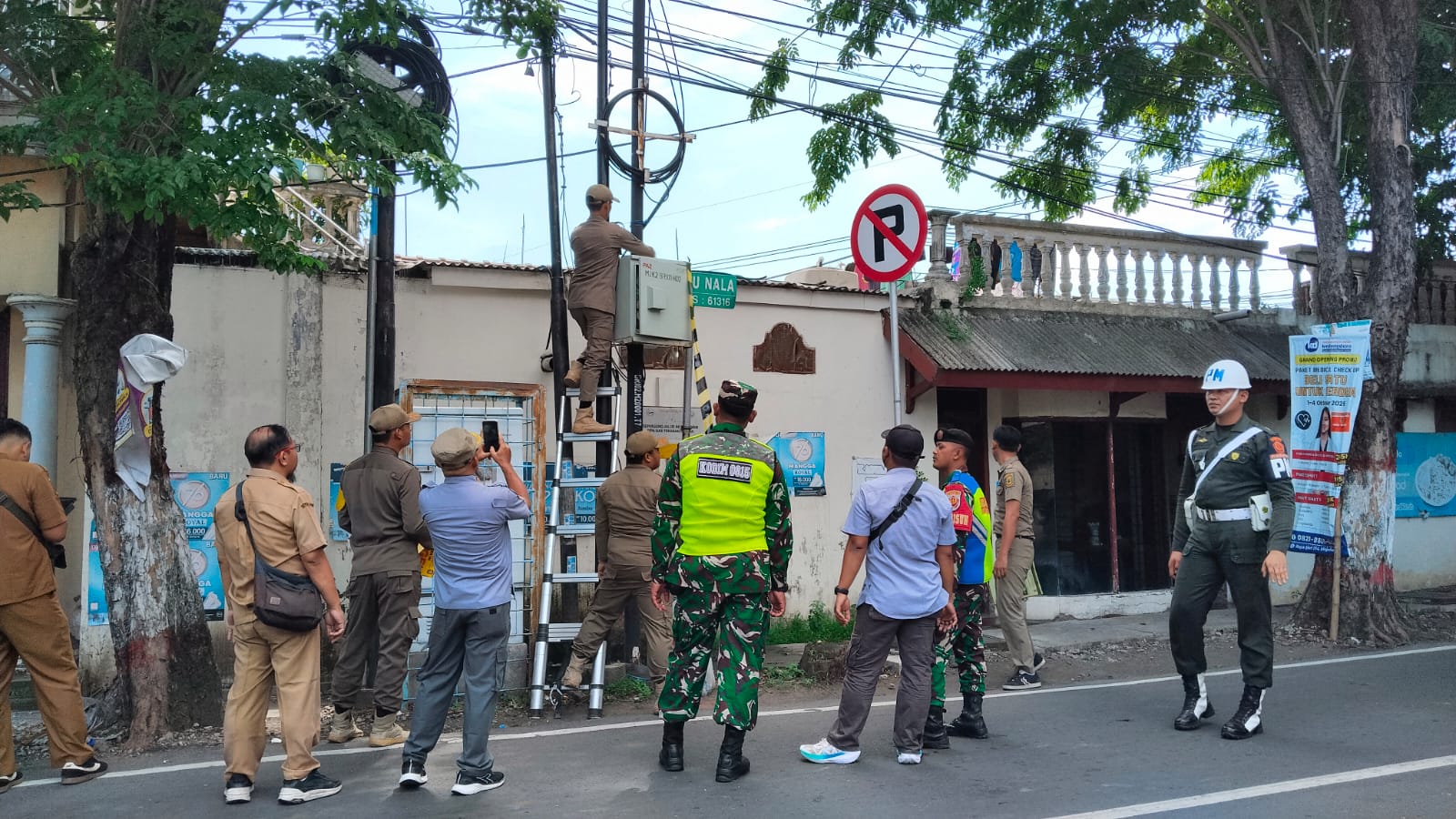 Tegakkan Perda Nomor 4 Tahun 2015, Pemkot Mojokerto Tertibkan Kabel Fiber Optik