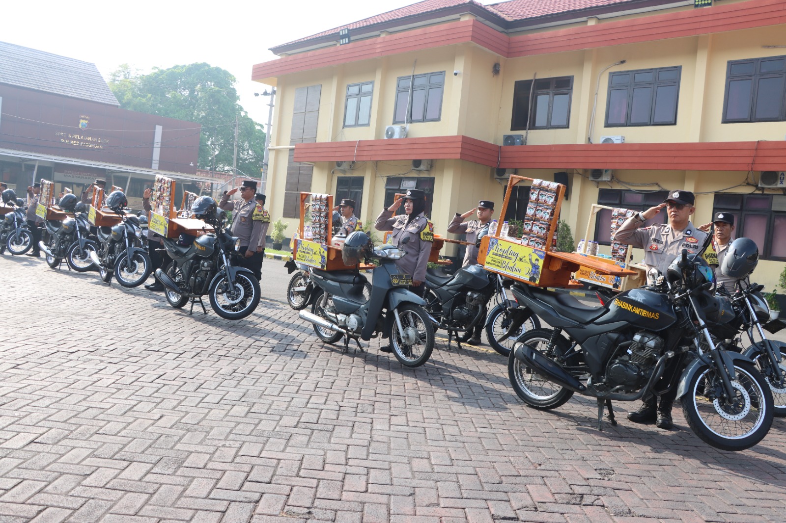 Polres Pasuruan Luncurkan Program KOPLING, Ruang Curhat Warga Sambil Ngopi