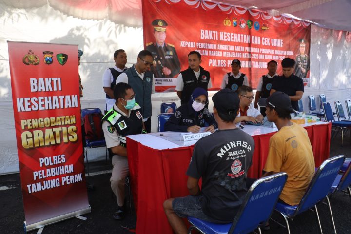 Jelang Nataru 2026, Polres Pelabuhan Tanjung Perak Gelar Cek Kesehatan Gratis di Gate Pelabuhan Jamrud