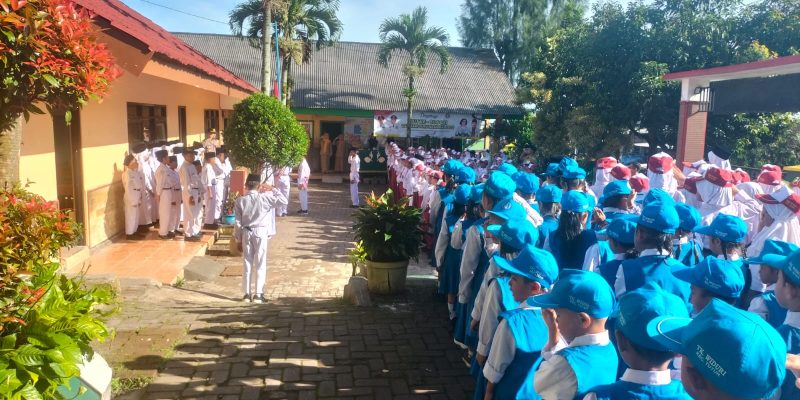 Menjadi Pembina Upacara, Kapolsek Nongkojajar Tekankan Bijak Bermedsos Hingga Jauhi Narkoba
